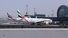 Letadla odstavená v terminálu 3 mezinárodního leti�t� v Dubaji po útocích...