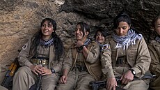 �lenové Demokratické strany íránského Kurdistánu (KDPI) na vojenském cvi�ení...