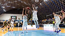 Opavský Wesley Lavon Person zakon�uje v derby proti Ostrav�.