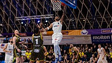 Lynn Greer z Ostravy zakon�uje v derby proti Opav�.