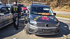 Zásah strá�ník� u údajn� nepojízdného auta u nemocnice v Plzni. M�stská policie...