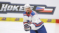 Patrik Eliá� p�ed zápasem hokejových legend v Pardubicích.