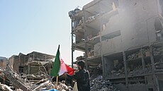 Po americko-izraelských útocích jsou mnohé �ásti Teheránu v troskách. (3....