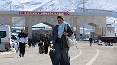 Írán�tí uprchlíci p�e�li turecký hrani�ní p�echod Kapiköy. (2. b�ezna 2026)