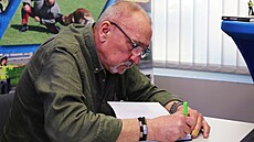 Bývalý kriminalista Václav Hýsek a spisovatel a noviná� Pavel Pechou�ek...