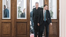 Vládní zmocn�nec Filip Turek a ministr zahrani�í Petr Macinka p�icházejí na...