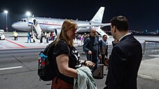 Na pra�ském leti�ti Václava Havla p�istál repatria�ní let z egyptského �arm Al...