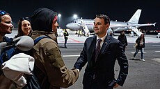 Na pra�ském leti�ti Václava Havla p�istál repatria�ní let z egyptského �arm Al...