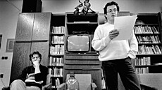 Michal Viewegh na za�átku kariéry p�ed�ítal své rukopisy v knihovnách.