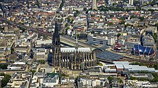 Kolínská katedrála je jednou z nejvy��ích na sv�t�. Její základní kámen byl...