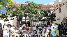 Um�le vytvo�ená kanárská vesni�ka Pueblo Canario se py�ní souborem dom�...