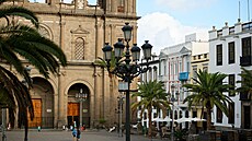 Na severním pob�e�í se nachází kosmopolitní metropole Las Palmas, nejv�t�í...