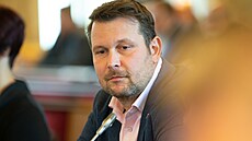 Brn�nský zastupitel SPD Leo� Proke� na sch�zi zastupitel� na podzim roku 2022.