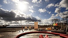 Únorový postup prací p�i opravách basketbalové haly na pardubické Dukle. (27....