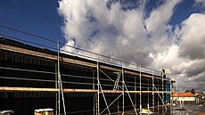 Únorový postup prací p�i opravách basketbalové haly na pardubické Dukle. (27....