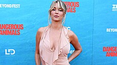 Hassie Harrisonová s man�elem