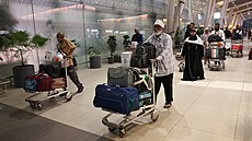 Muslim�tí poutníci, kte�í uvízli v D�idd� uprost�ed konfliktu USA a Izraele s...