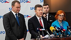 Tisková konference poslaneckého klubu SPD. Zleva Radim Fiala, Tomio Okamura a...
