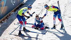 Simona Bubení�ková v cíli biatlonového sprintu na paralympijských hrách.