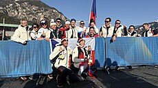 Simona Bubení�ková a její trasér David �r�tel slaví st�íbro z paralympijských...