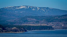 Jarní pohled na Plechý a �ást lipenské p�ehrady. (6. b�ezna 2026)