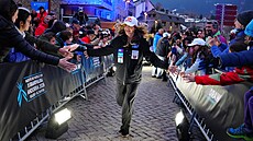 Ester Ledecká p�evzala p�i slavnostním ceremoniálu v andorrském Soldeu trofej...