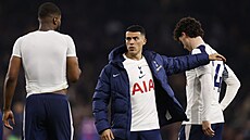 Zklamaní fotbalisté Tottenhamu po porá�ce s Crystal Palace.