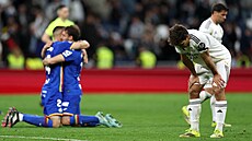Zklamaní fotbalisté Realu Madrid po porá�ce s Getafe.