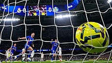 Fotbalisté Getafe slaví gól do sít� Realu Madrid.