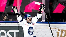 Kladenský úto�ník Tristen Robins slaví vít�zný gól v prodlou�ení utkání se...