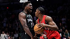 Anthony Edwards (5) z Minnesota Timberwolves slaví svou sme� v zápase s Toronto...
