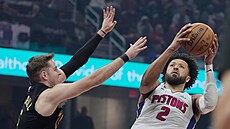 Cade Cunningham (2) z Detroit Pistons úto�í v zápase s Cleveland Cavaliers,...