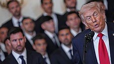 Americký prezident Donald Trump vítá v Bílém dom� fotbalisty Interu Miami,...