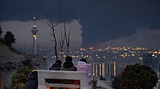 Spojené státy a Izrael v Íránu zaúto�ily na �ty�i ropné sklady a logistické...