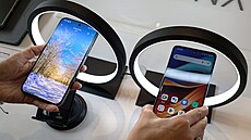 Prototyp smartphonu TCL s OLED Nxtpaper displejem