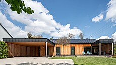 Na první pohled p�ipomíná stodolu a dokonale tak zapadá do místní architektury.