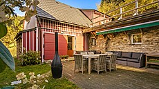 Dispozice nemovitosti je 7+1 s p�íslu�enstvím. 