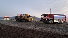 P�i nehod� na �umpersku zem�el �idi�, do jeho� odstaveného auta narazila...