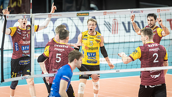 Radost libereckých volejbalist� v utkání proti Benátkám nad Jizerou