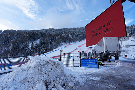 Pohled do cíle super-G mu�� v ned�li ráno v Courchevelu.