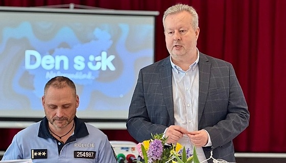 Hejtman Richard Brabec a krajský policejní �editel plk. Zbyn�k Dvo�ák