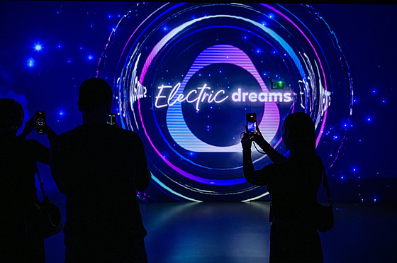 Praha rozzá�ila Electric Dreams: ve�er plný emocí a inspirace.