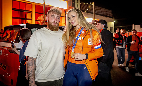 Jutta Leerdamová a Jake Paul oslavují olympijské zlato nizozemské...