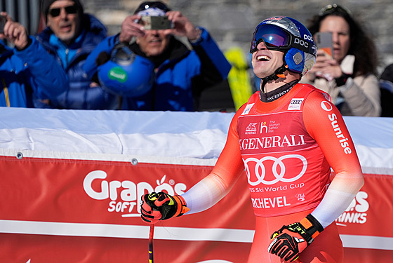 Marco Odermatt v cíli sjezdu v Courchevelu