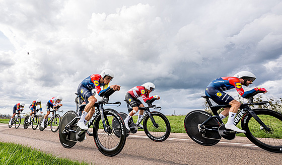 Jezdci stáje Lidl-Trek p�i týmové �asovce na Paris-Nice