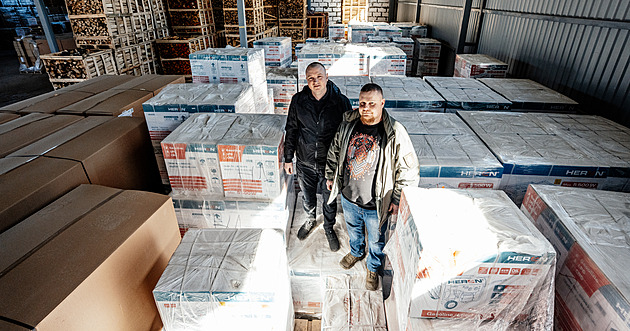 České generátory rozvážejí v Kyjevě kaplani. Je to skutečná kvalita, chválí