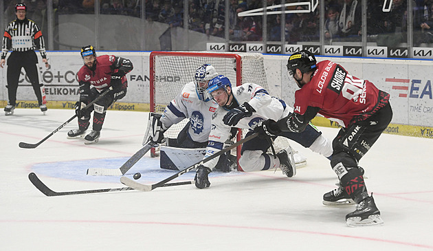 Kladno slavilo gól třikrát, Nedvěd vyčítal: Vyražená hokejka se obvykle píská