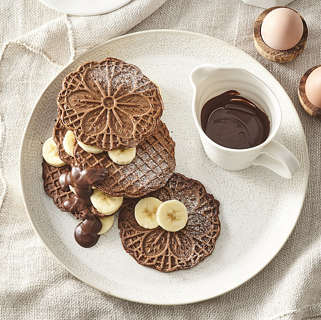 Nadýchané kakaové vafle s banánem a čokoládou: Recept na dokonalou snídani