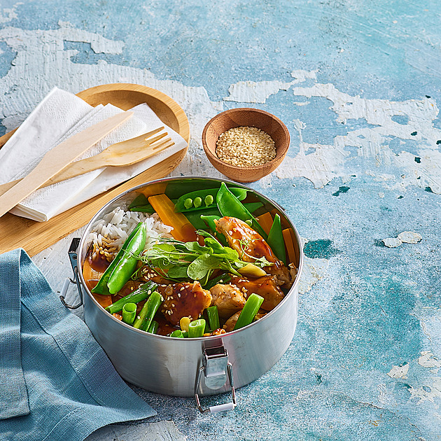 Kuřecí nudličky s teriyaki omáčkou: Rychlý recept, který chutná jako z asijské restaurace