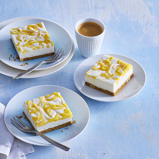 Lemon curd řezy s krémovým sýrem: Osvěžující dezert, který zvládne každý